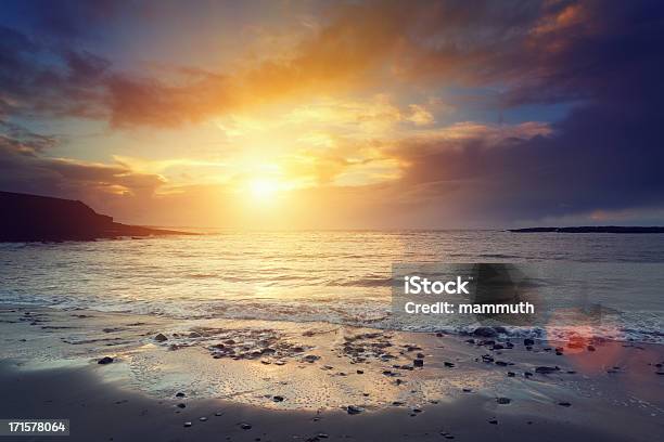 Foto de Pôr Do Sol No Oceano Atlântico e mais fotos de stock de Baía - Baía, Condado de Sligo, Céu Dramático