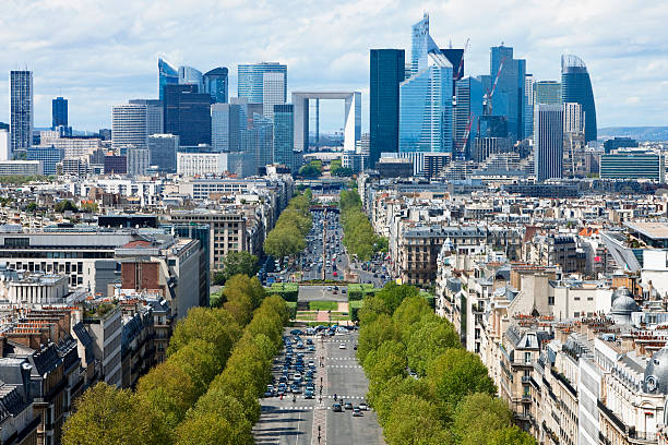 paris city view towards la defense financial district - triumfbågen paris bildbanksfoton och bilder