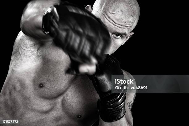 殴る - アクションショットのストックフォトや画像を多数ご用意 - アクションショット, エクストリームスポーツ, カットアウト