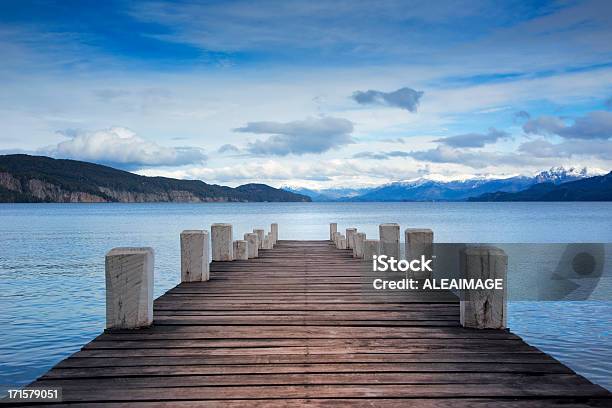 Dock Stockfoto und mehr Bilder von Bootssteg - Bootssteg, Meer, Holzsteg