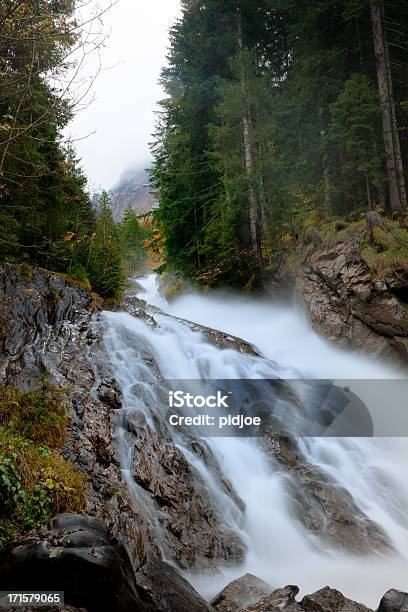 Simmenfalle Cascada Foto de stock y más banco de imágenes de Agua - Agua, Agua del grifo, Agua descendente