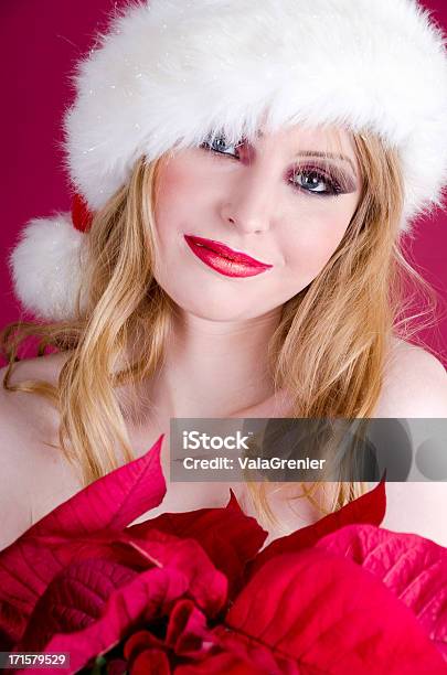 Glamourous 젊은 여자 산타 모자 포인세티아 16-17 살에 대한 스톡 사진 및 기타 이미지 - 16-17 살, 18-19세, 관능