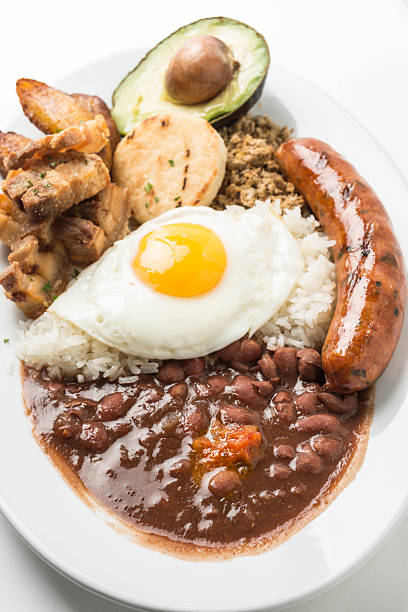 repas bandeja paisa (colombie - bandeja paisa photos et images de collection