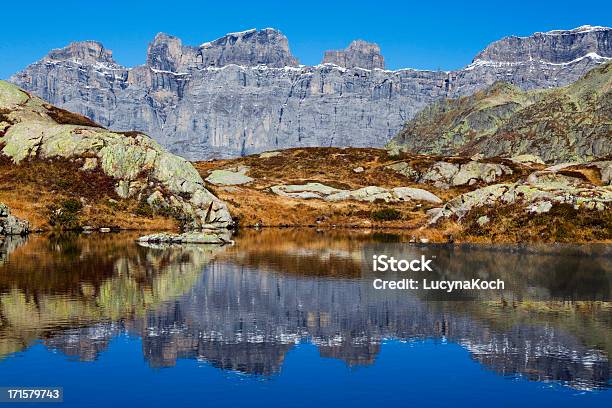 Photo libre de droit de Automne Dans Les Montagnes banque d'images et plus d'images libres de droit de Alpes européennes - Alpes européennes, Alpes suisses, Automne