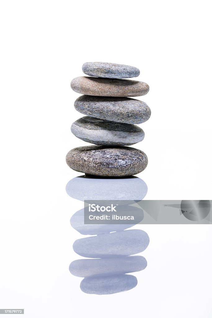 Zen balance Steine Studioaufnahme auf weiss mit Reflektion - Lizenzfrei Buddhismus Stock-Foto