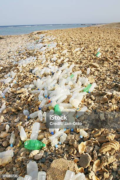 Umweltverschmutzung Stockfoto und mehr Bilder von Meer - Meer, Plastikmaterial, Farbbild