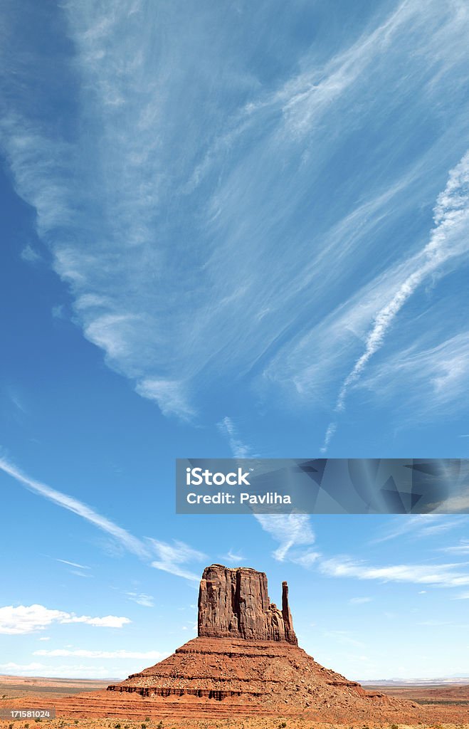 Blauer Himmel über dem West Fäustling Butte Monument Valley, USA - Lizenzfrei Amerikanische Kontinente und Regionen Stock-Foto