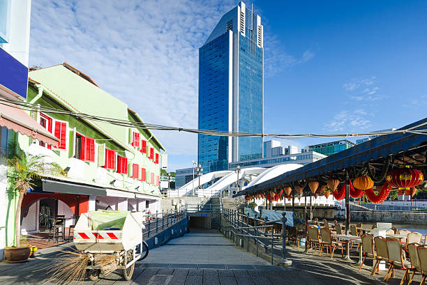 高層ビルのシンガポール - marina bay sparse contemporary skyscraper ストックフォトと画像