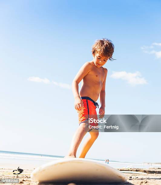 Photo libre de droit de Surfeur Garçon banque d'images et plus d'images libres de droit de 6-7 ans - 6-7 ans, Amérique latine, Costa Rica