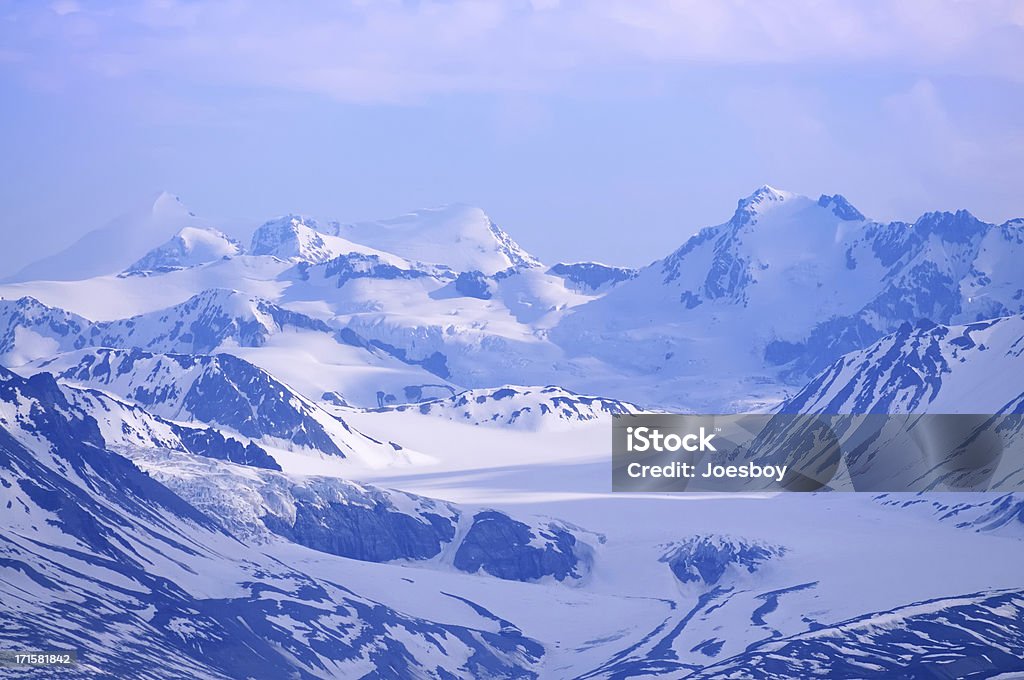 Maclarin Glaciares nas montanhas Clearwater de Rodovia de Denali - Royalty-free Alasca Foto de stock