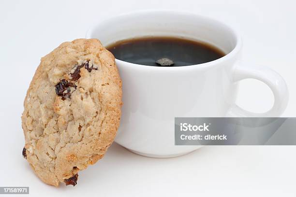 Passas Flapjack Inclinarse Contra A Chávena De Café - Fotografias de stock e mais imagens de Café - Bebida