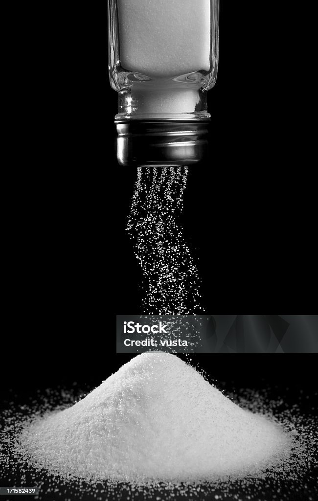 Versare salt - Foto stock royalty-free di Sale - Condimento