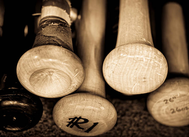 旧野球バット - wooden bat ストックフォトと画像