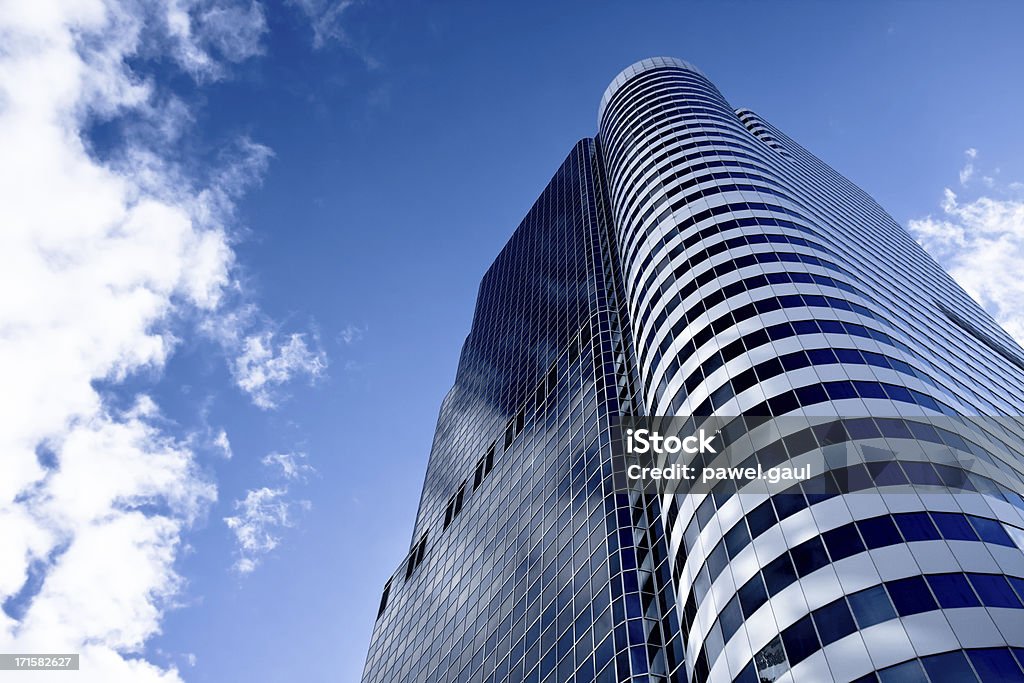 Olhando para cima em tons de azul arranha-céus em Toronto - Foto de stock de Alto - Descrição Geral royalty-free