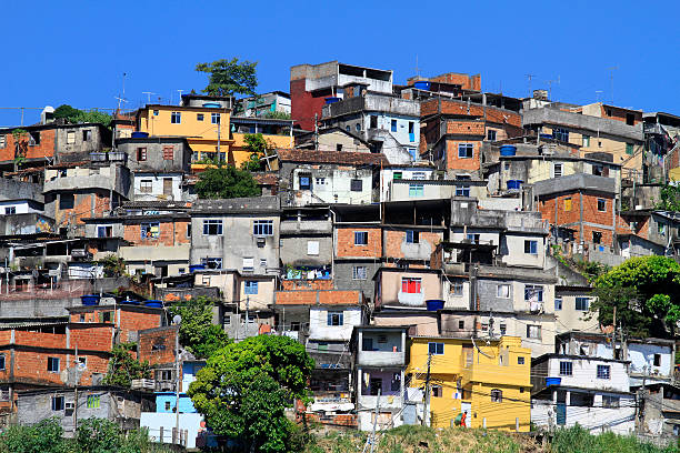 favelas de río de janeiro - developing countries urban scene outdoors horizontal fotografías e imágenes de stock