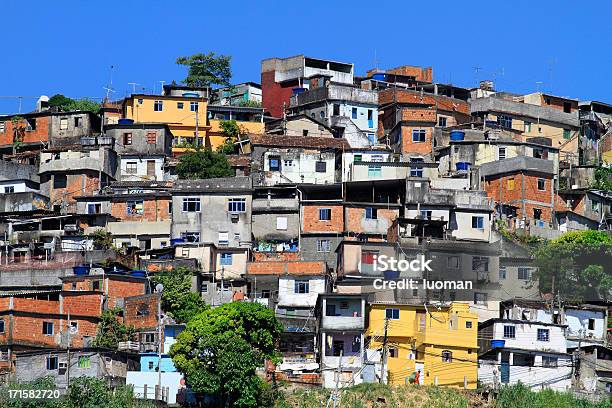 Favela In Rio De Janeiro - Fotografie stock e altre immagini di Favela - Favela, Bassifondi, Brasile