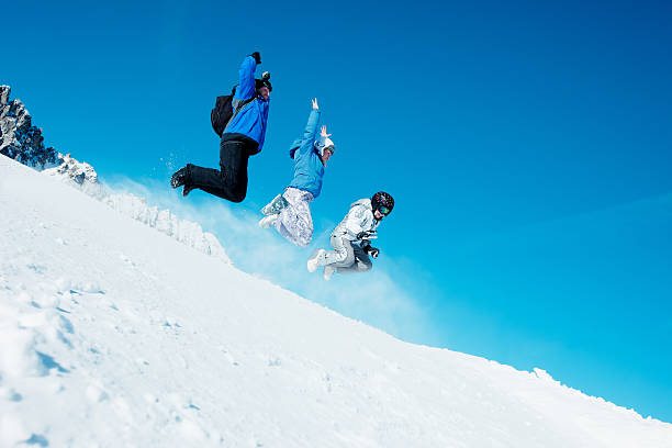 di sci-snowboard team - skiing family winter snow foto e immagini stock