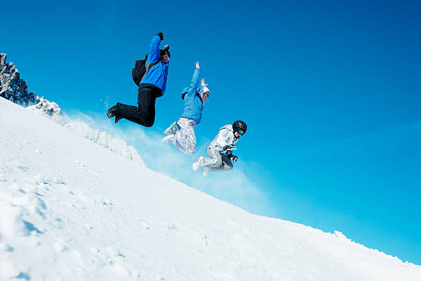 esqui equipa-praticante de snowboard - group of people teenager snow winter imagens e fotografias de stock