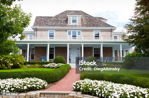 istock A view of a luxurious house in New England 171583862