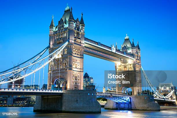 Ponte Da Torre À Noite Londres Reino Unido - Fotografias de stock e mais imagens de Torre de Londres - Torre de Londres, Tower Bridge, Londres - Inglaterra
