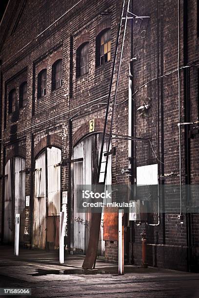 Old Railyard Workshop Stockfoto und mehr Bilder von Dunkel - Dunkel, Fabrik, Nacht