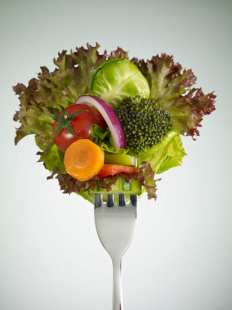 insalata fresca (clipping path - broccoli vegetable food isolated foto e immagini stock