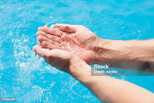 Klare Blaue Wasser Stockfoto und mehr Bilder von Schwimmbecken - Schwimmbecken, Völlig Lichtdurchlässig, Wasser