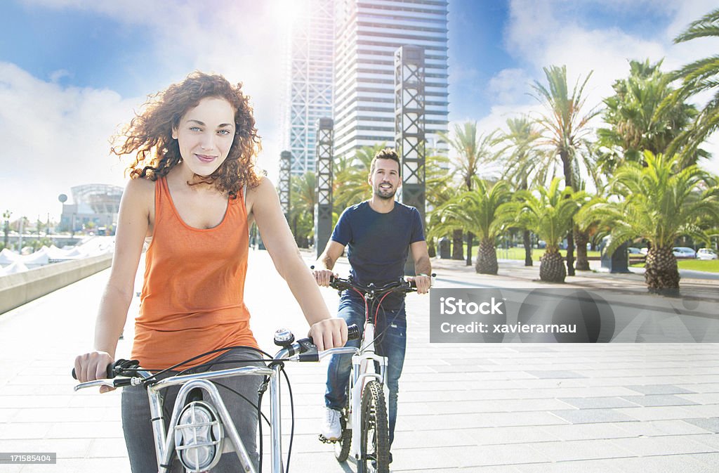 Ciclismo a Barcellona - Foto stock royalty-free di Barcellona - Spagna