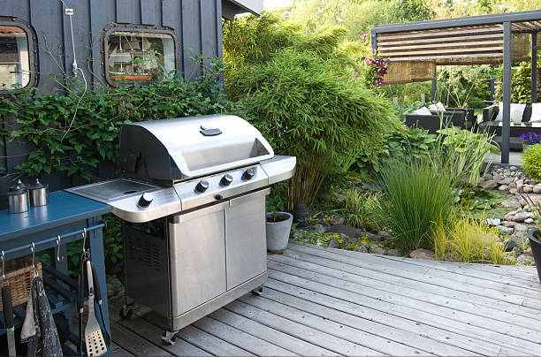 Outdoor kitchen with a stainless-steel gas grill Modern outdoor living: trellis photos stock pictures, royalty-free photos & images