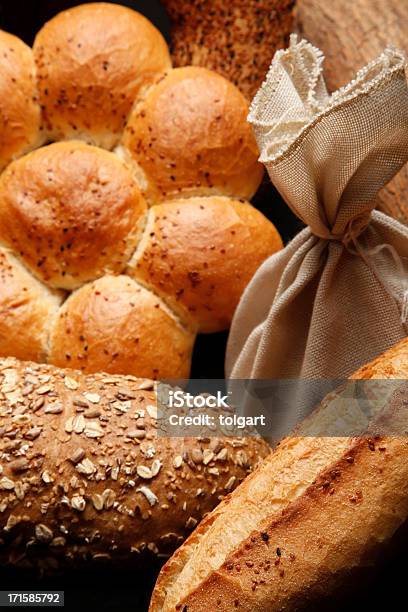 Brot Stockfoto und mehr Bilder von Arrangieren - Arrangieren, Brotlaib, Brotsorte