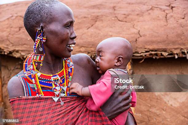 Maasaimutter Und Kind Im Freien Kot Hütte Stockfoto und mehr Bilder von Kenia - Kenia, Kind, Afrika