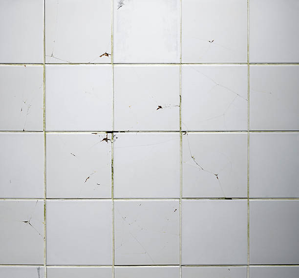 consistenza del vecchio muro di piastrelle con fessure - tiled floor dirty blue wall foto e immagini stock