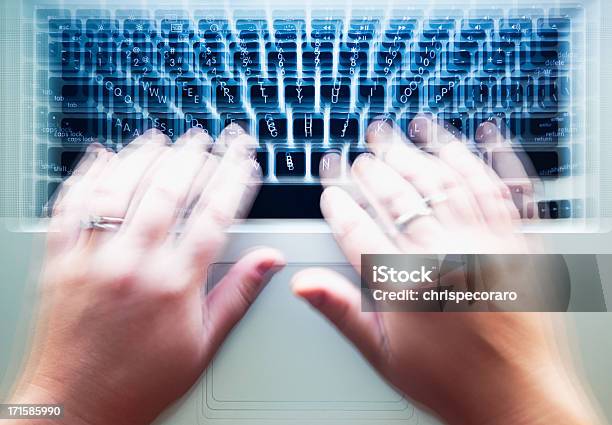 Zoom Frenesim Escrita - Fotografias de stock e mais imagens de Velocidade - Velocidade, Computador, Teclado de Computador