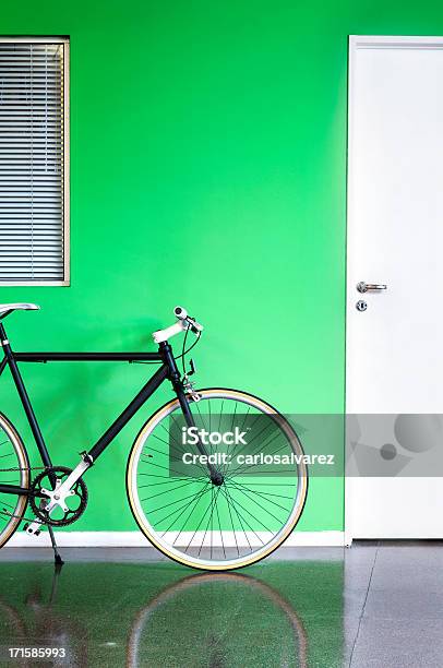 블랙 자전거 버처 벽 자전거 타기에 대한 스톡 사진 및 기타 이미지 - 자전거 타기, 두발자전거, 벽