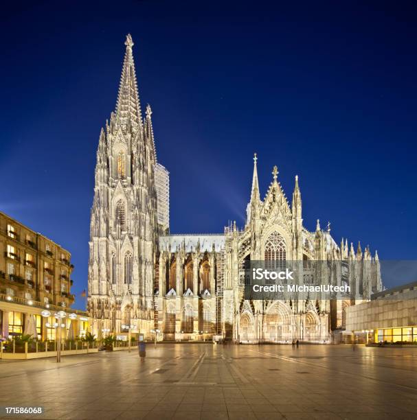 Catedral De Colonia En La Noche Foto de stock y más banco de imágenes de Alemania - Alemania, Alto - Descripción física, Altstadt - Colonia