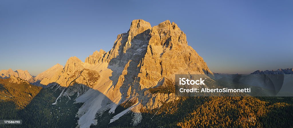 Mont Pelmo au coucher du soleil (Dolomites, Italie) - Photo de Mont Pelmo libre de droits