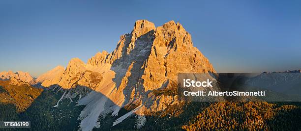 Mount Pelmo O Zachodzie Słońca - zdjęcia stockowe i więcej obrazów Monte Pelmo - Monte Pelmo, Dolomity, Alpenglow