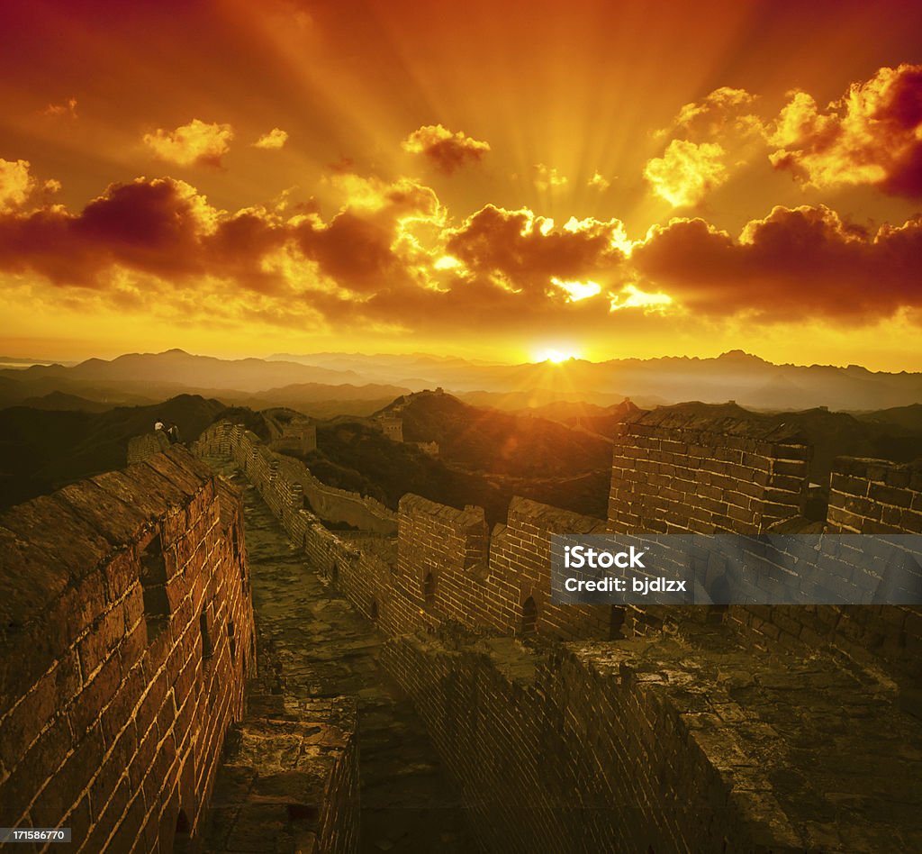 Grande muraglia del tramonto - Foto stock royalty-free di Muraglia cinese