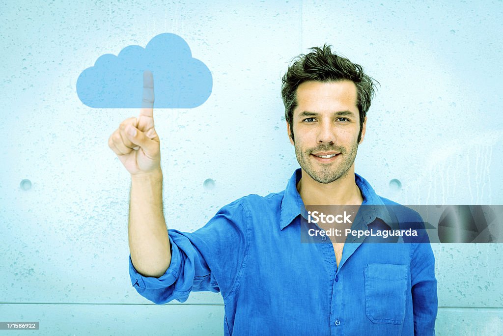Человек доступ к облачных вычислений, системы - Стоковые фото Облако роялти-фри
