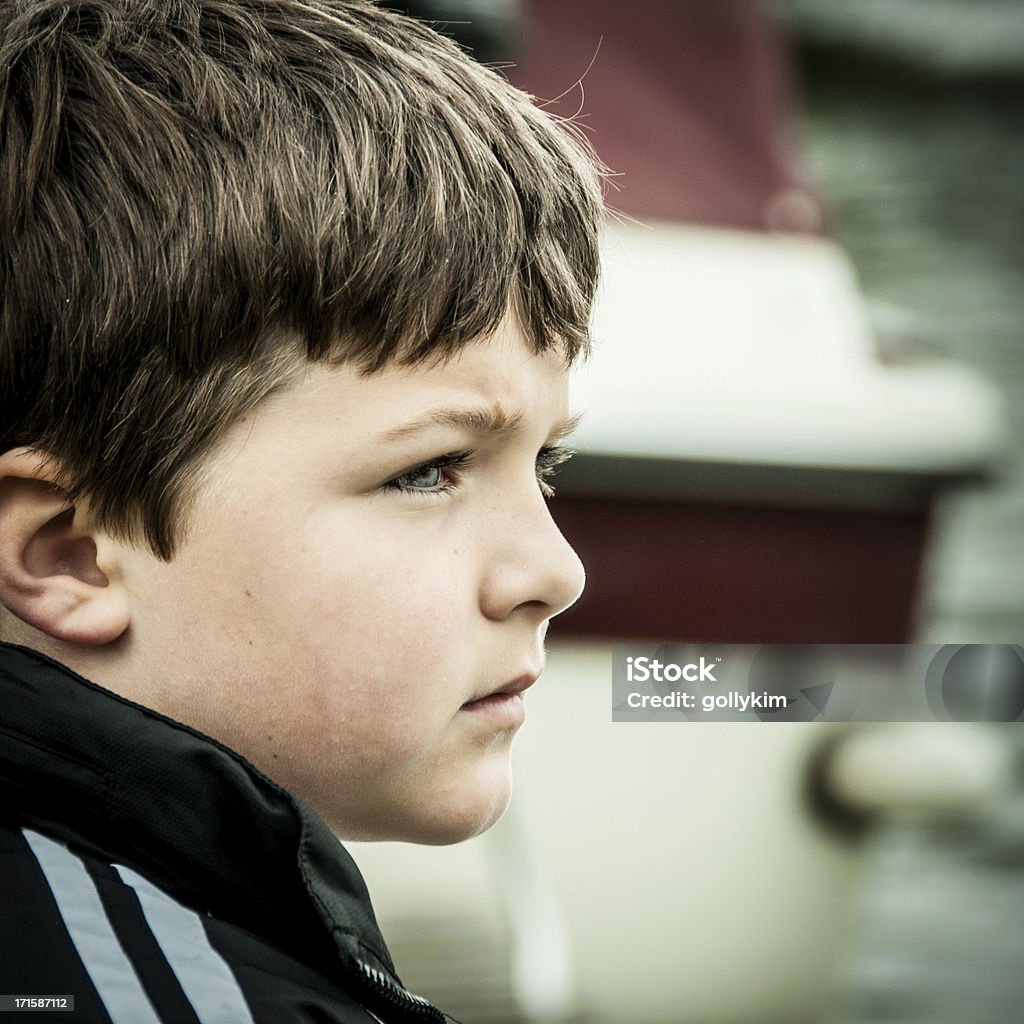 Young boy contemplativa - Foto de stock de 10-11 años libre de derechos