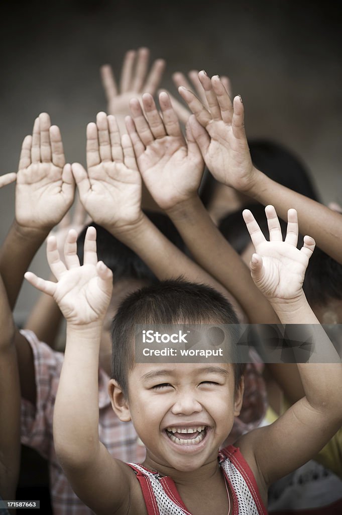 Childen con las manos. - Foto de stock de Minoría Miao libre de derechos