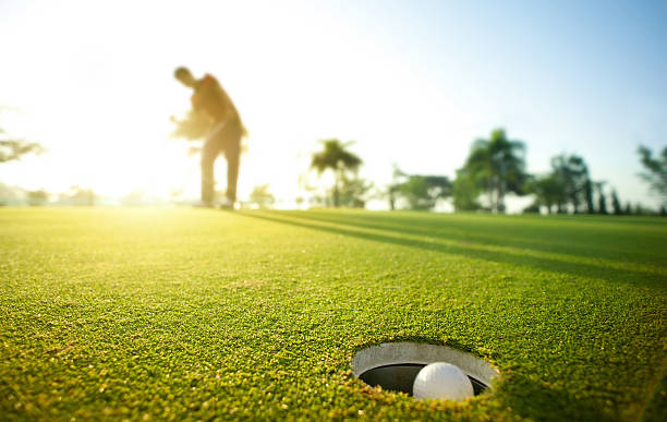 la mañana putt - putting green fotografías e imágenes de stock