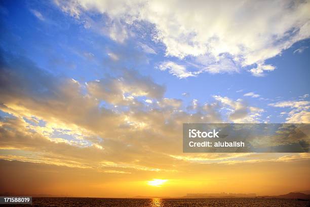 Foto de Nascer Do Sol e mais fotos de stock de Amarelo - Amarelo, Arte, Arte, Cultura e Espetáculo