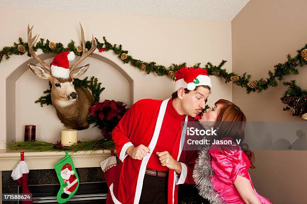 微妙なクリスマスのキス - きまり悪さのストックフォトや画像を多数ご用意 - きまり悪さ, キス, オタク