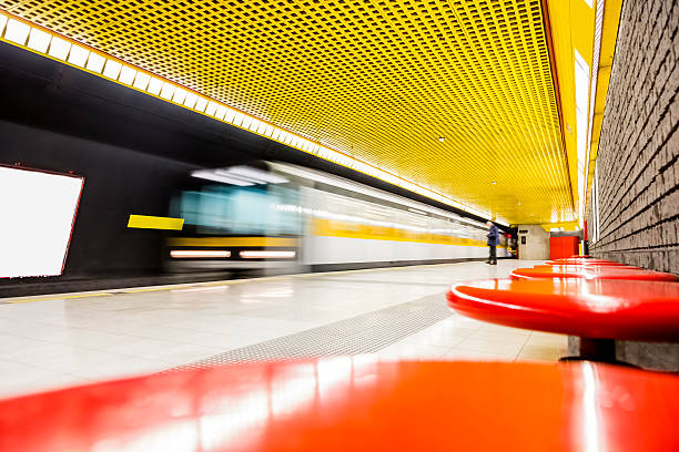 estação de metro metro - travel passenger milan italy italy imagens e fotografias de stock