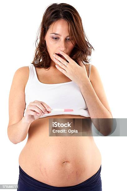 妊娠中の女性妊娠テスト - 皮膚線条のストックフォトや画像を多数ご用意 - 皮膚線条, 妊娠, 女性