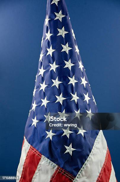 Amerykańska Flaga W Błękitne - zdjęcia stockowe i więcej obrazów Amerykańska flaga - Amerykańska flaga, Tło, Niebieskie tło