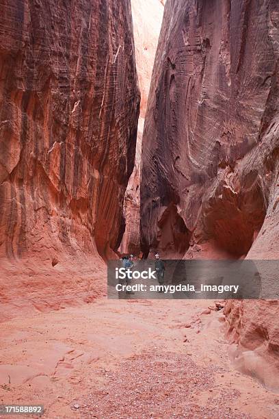 Aventura Explorer Paisaje Foto de stock y más banco de imágenes de Accesorio de cabeza - Accesorio de cabeza, Adulto, Adulto de mediana edad