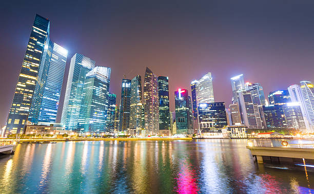 高層ビル、都会の風景 - marina bay sparse contemporary skyscraper ストックフォトと画像