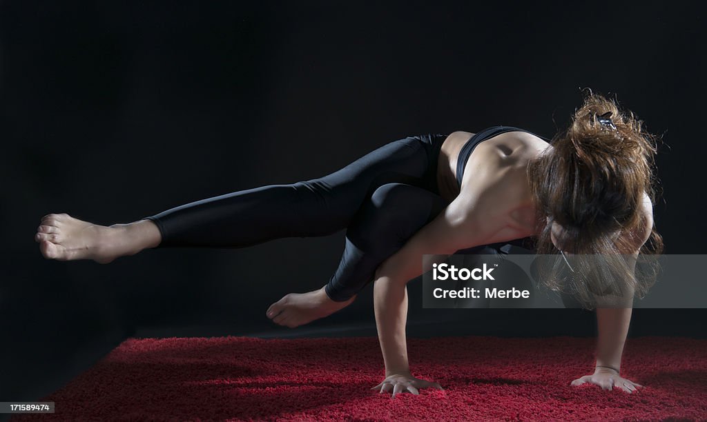 Mujer haciendo yoga - Foto de stock de Adulto libre de derechos